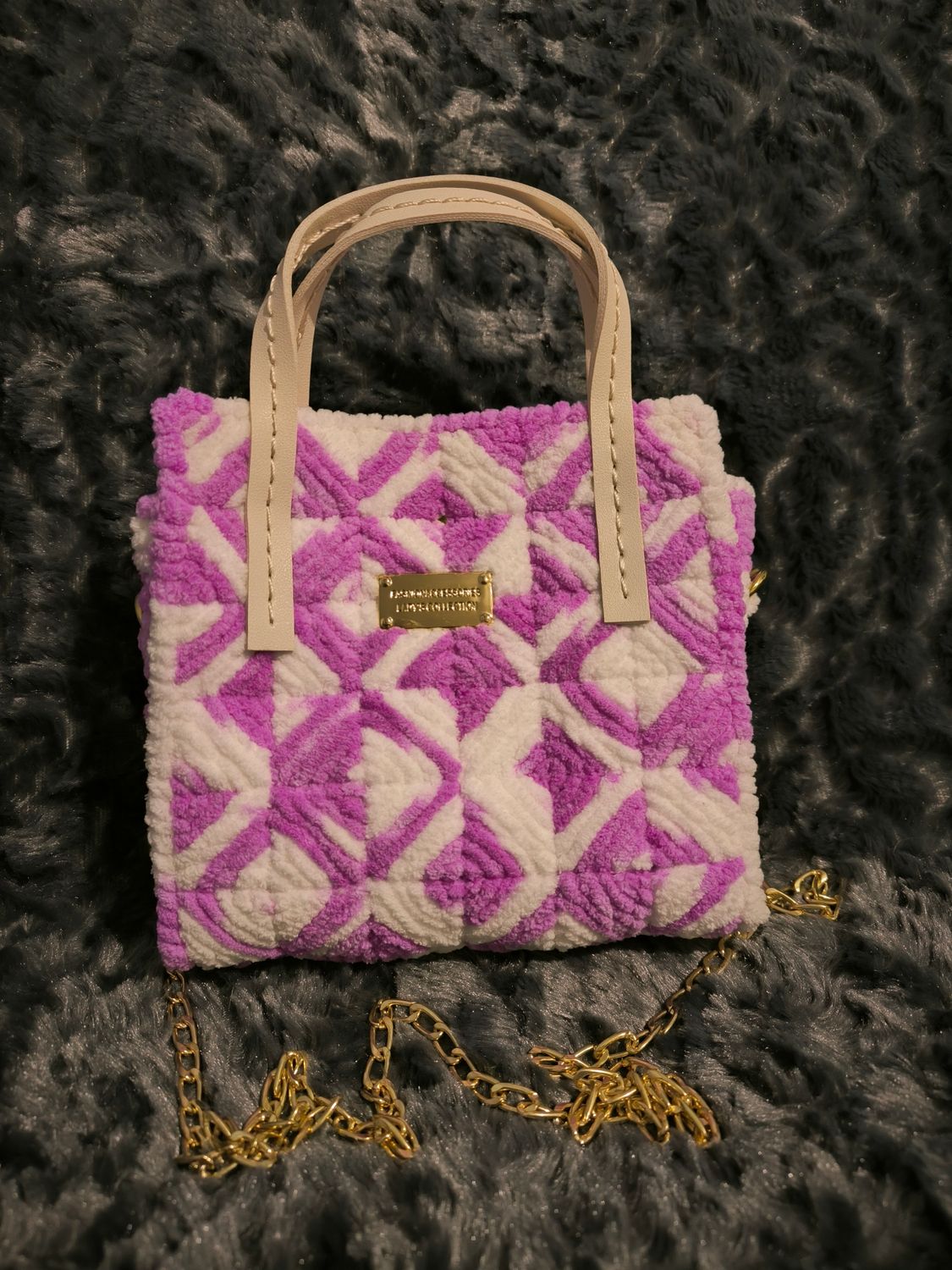 Petit sac à main violet et blanc