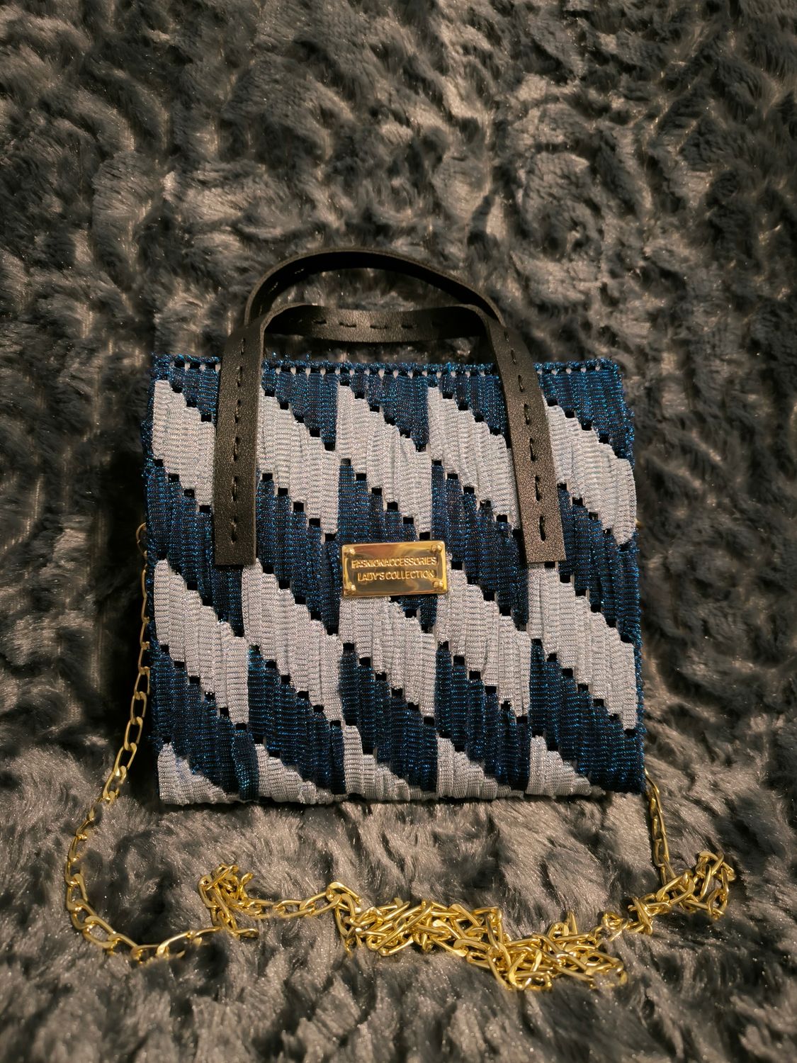 Sac à main bleu brillant