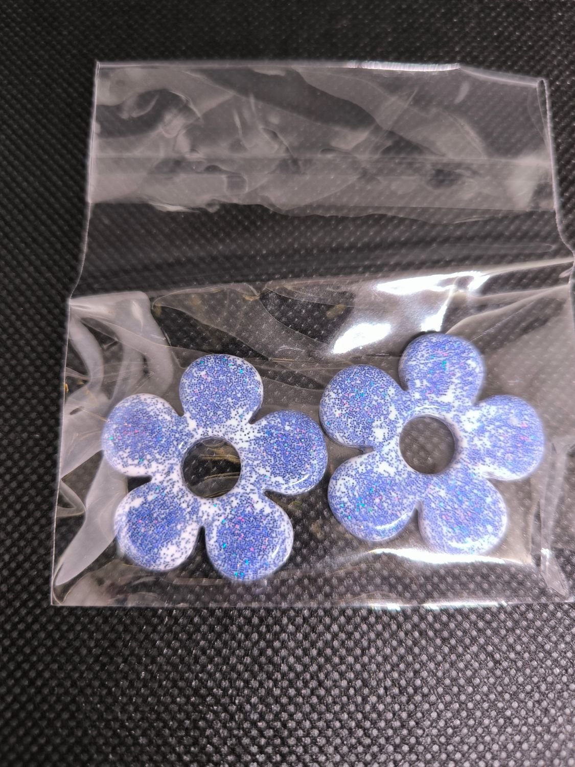 Rosette blanche paillettes 
