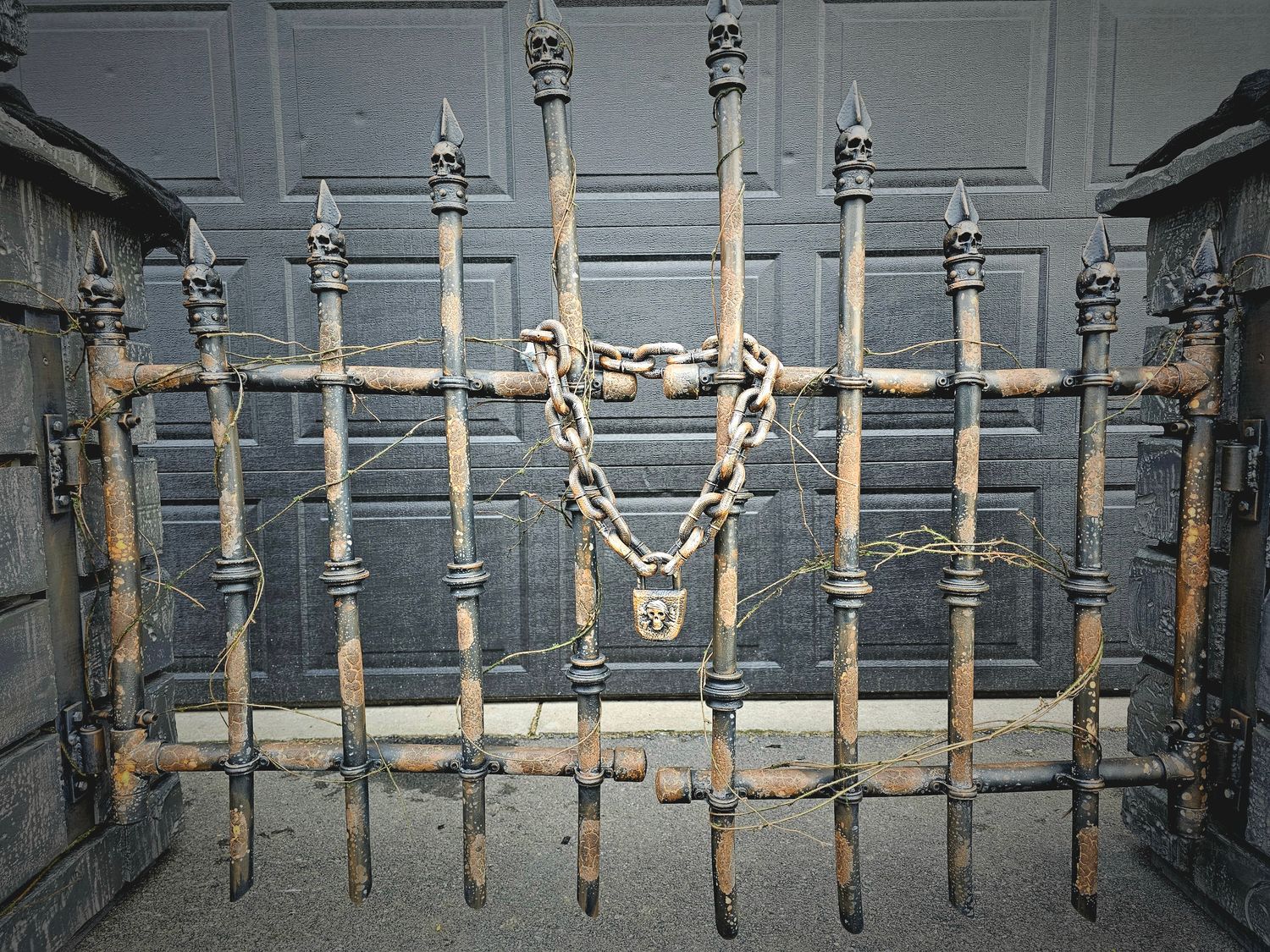Halloween Pillars and Fence Gate Prop, with Gargoyles *As Shown* Ask about variations