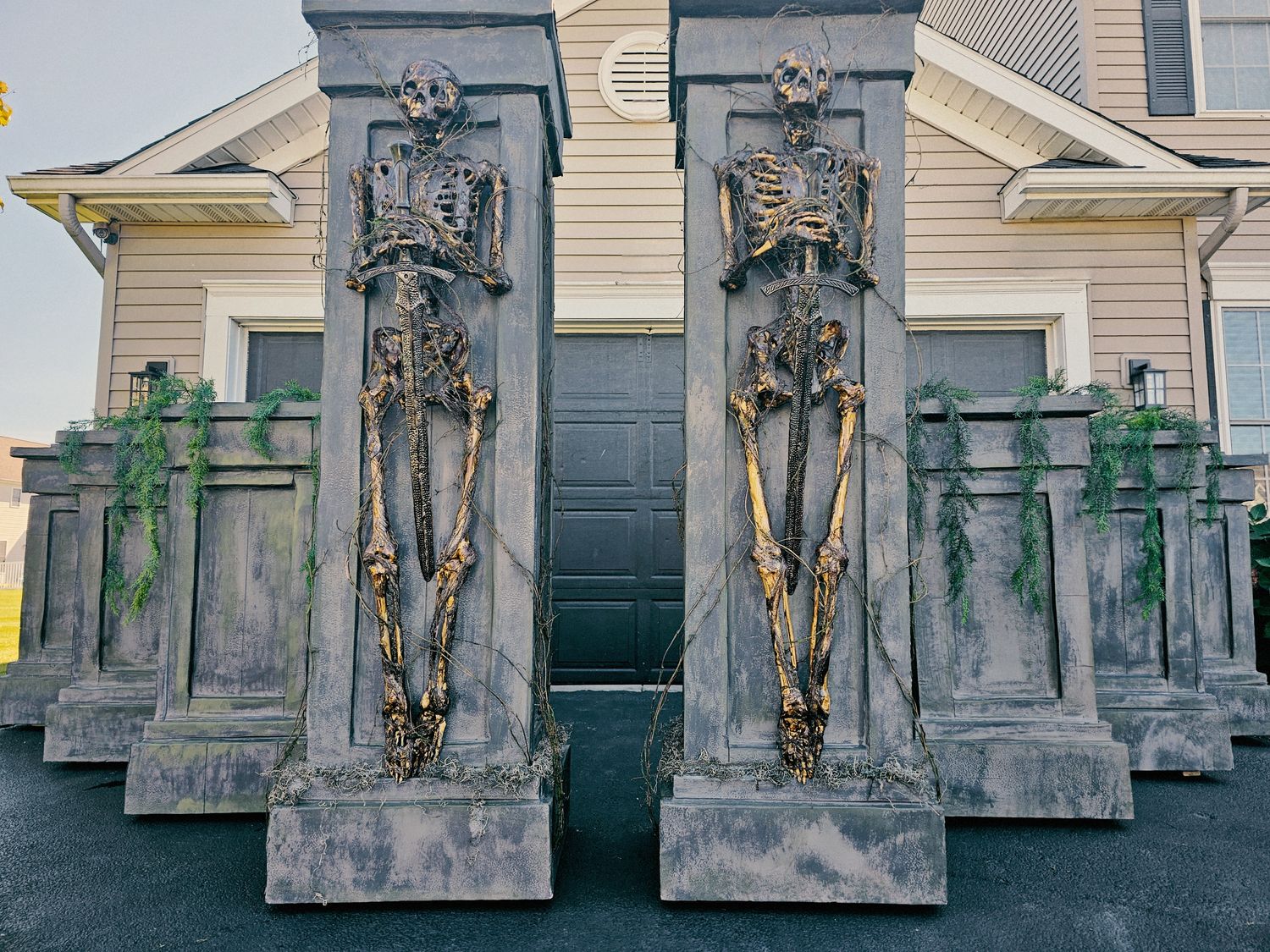 (2) 7ft Pillars  w/Skeletons and Swords **Other Sizes Available** Ask about Accessories