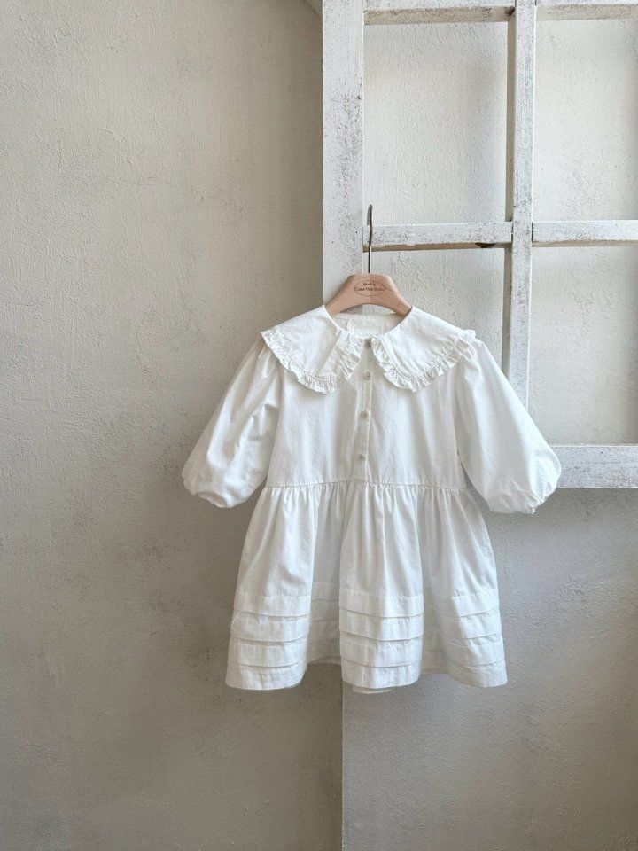 VESTIDO GOLA BABETE EM FOLHO