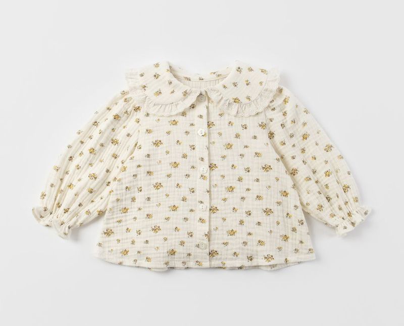 BLUSA ESTAMPADA COLARINHO DE RENDA
