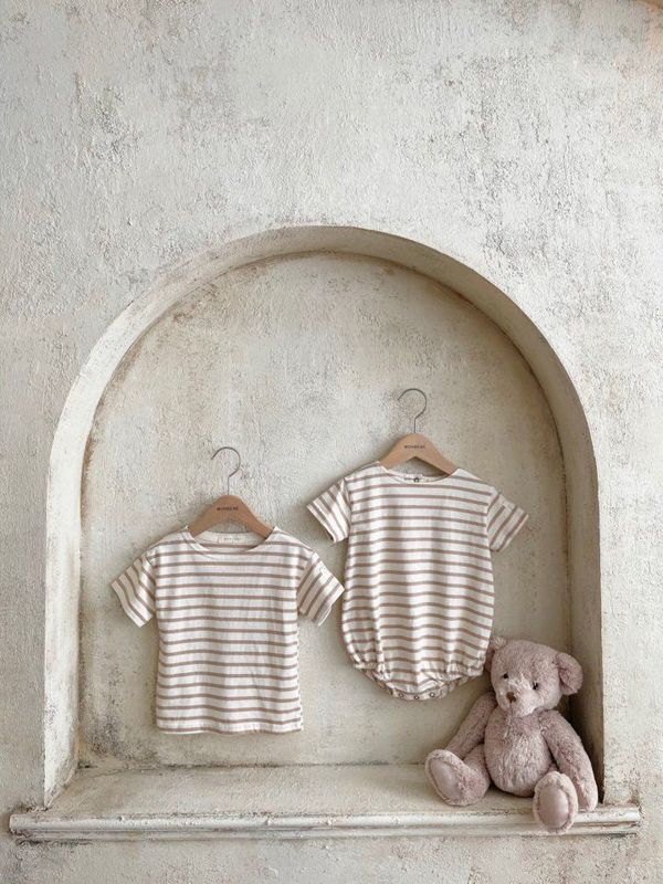 T-SHIRT ÀS RISCAS BABY