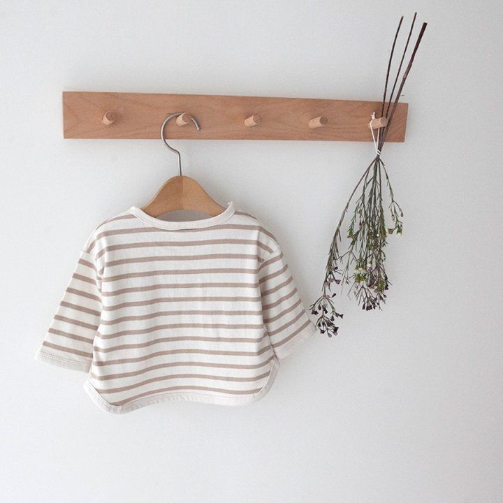 T-SHIRT NERVURAS ÀS RISCAS