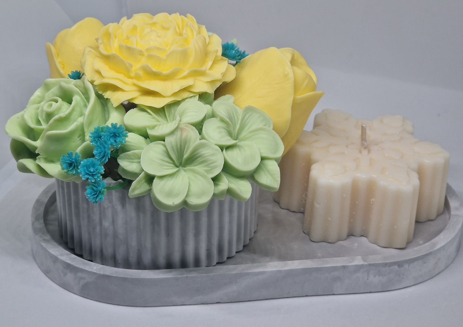 Shea butter soap bouquet &quot;Peonies&quot; &amp; Aroma candle &quot;Sweet Cinnamon&quot;