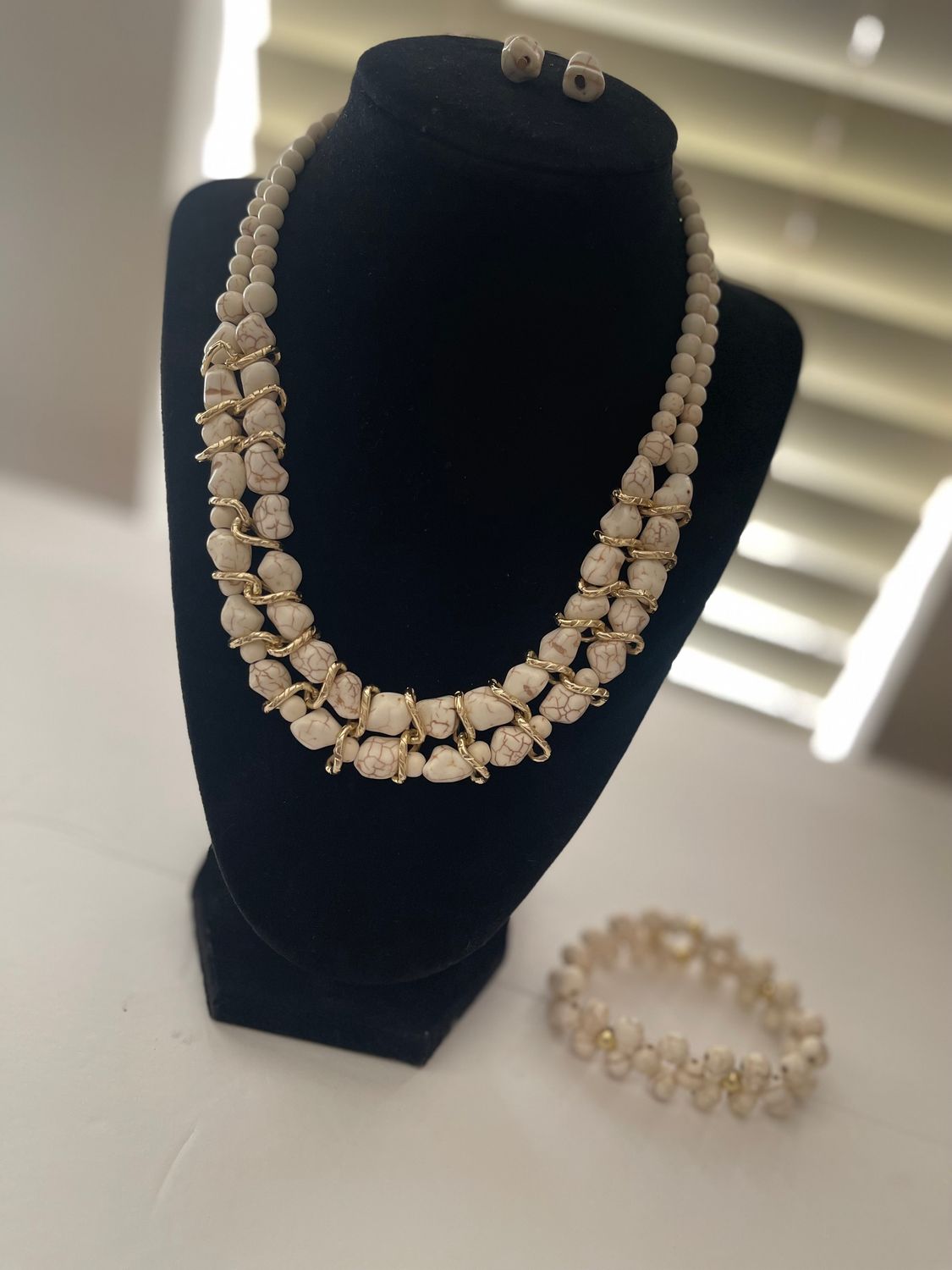 Safari Cream Adjustable Necklace​, Earrings Bracelet Set
