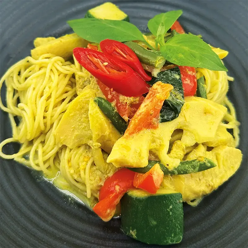 Green curry with chicken and spaghetti