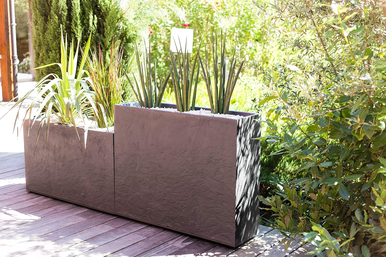 EDA Rechthoekige plantenbak Volcania Stone effect Antraciet 46 liter - 78,5 x 29,5 x 60 cm EDA Rechthoekige plantenbak Volcania Stone effect Antraciet 46 liter - 78,5 x 29,5 x 60 cm