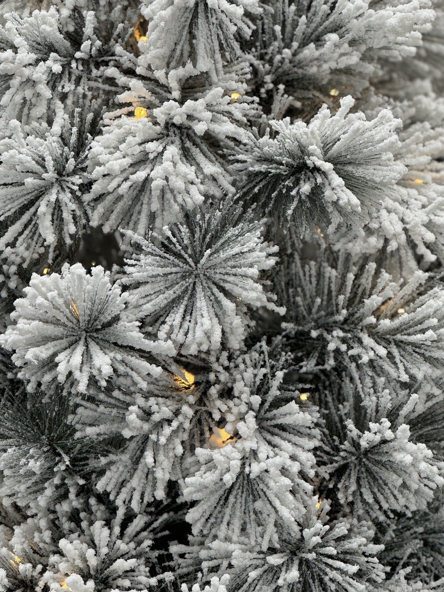 XMS-Trees Kunstkerstboom Fairbanks H180 x Ø94 cm - inclusief LED - met besneeuwde takken - Brandvertragend XMS-Trees Kunstkerstboom Fairbanks H180 x Ø94 cm - inclusief LED - met besneeuwde takken - Brandvertragend