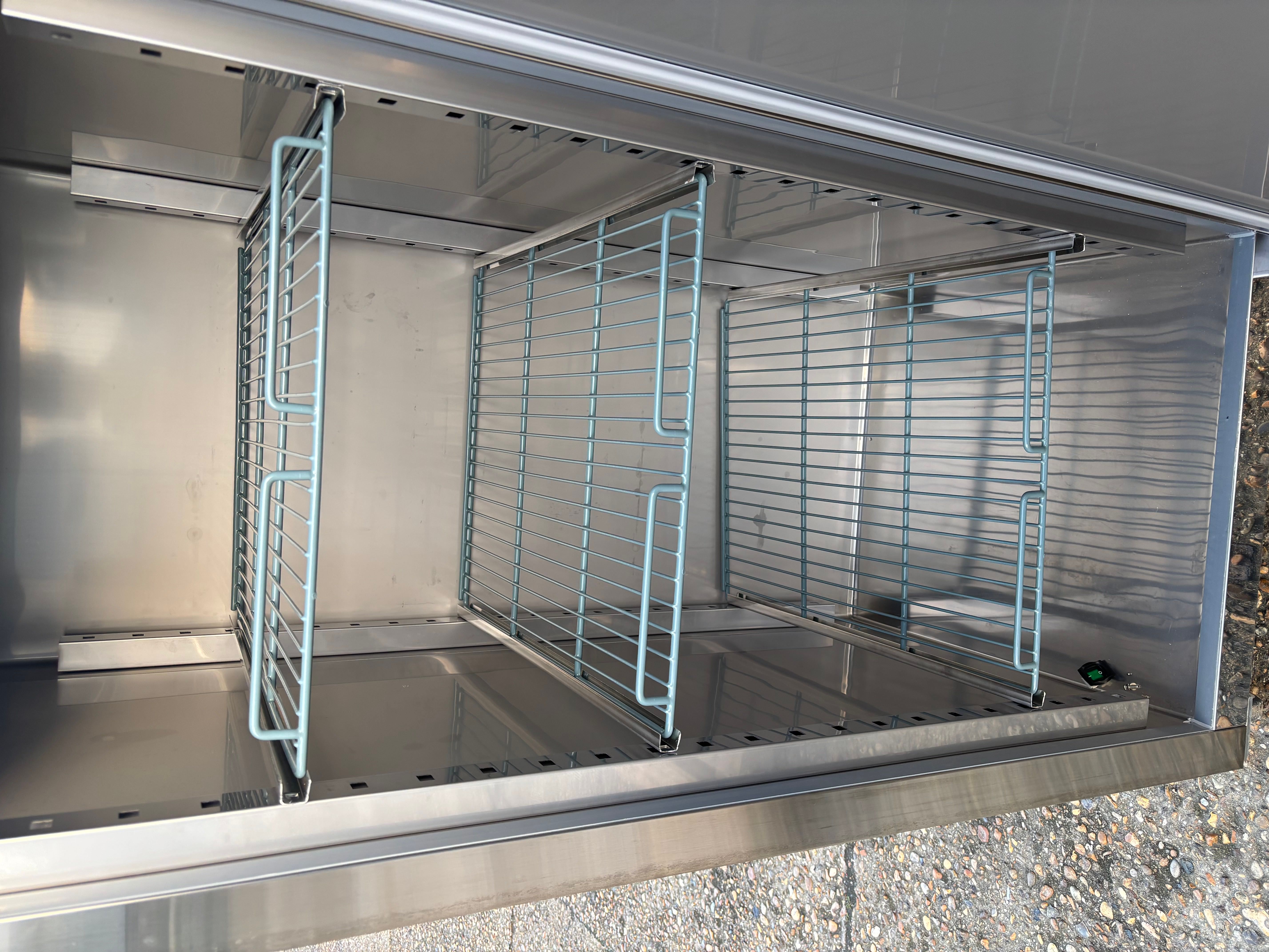 Ecofrost Koelkast 7950.5005 650L 2/1GN -2/+8°C 74x83x201cm Ecofrost Koelkast 7950.5005 650L 2/1GN -2/+8°C 74x83x201cm