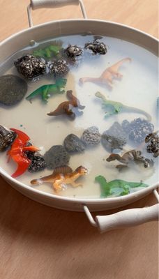δεινόσαυροι,παιχνίδι δεινόσαυροι,safari ltd dinosaurs, αισθητηριακός δίσκος, Messy play kit, sensory play kit, βρώσιμες συνταγές, αισθητηριακό παιχνίδι, μικροί αρχαιολόγοι, ανασκαφή για παιδιά
