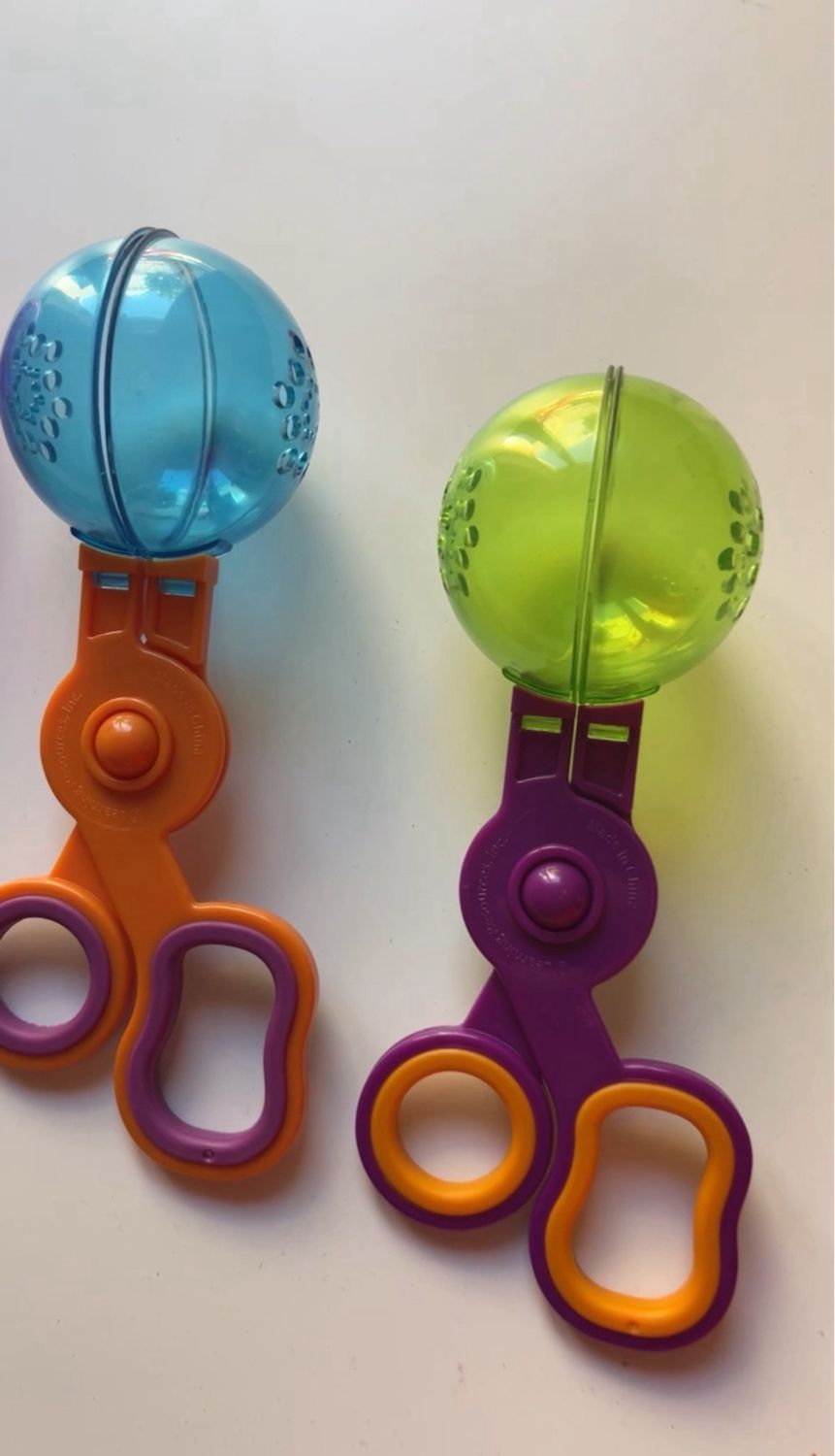 sensory scooper, αισθητηριακό παιχίδι, σέσουλα, εργαλείο λεπτής κινητικότητας, υλικά messy play, sensory bin, αισθητηριακά υλικά, sensory play, αισθητηριακό παιχνίδι, παιχνίδι με νερό, εργοθεραπεία