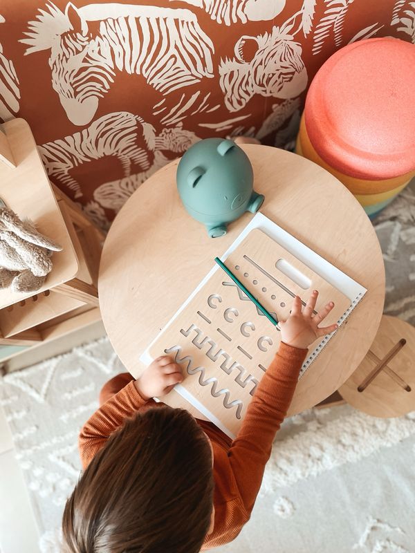 Ανάπτυξη προγραφικών δεξιοτήτων με ξύλινο πίνακα.