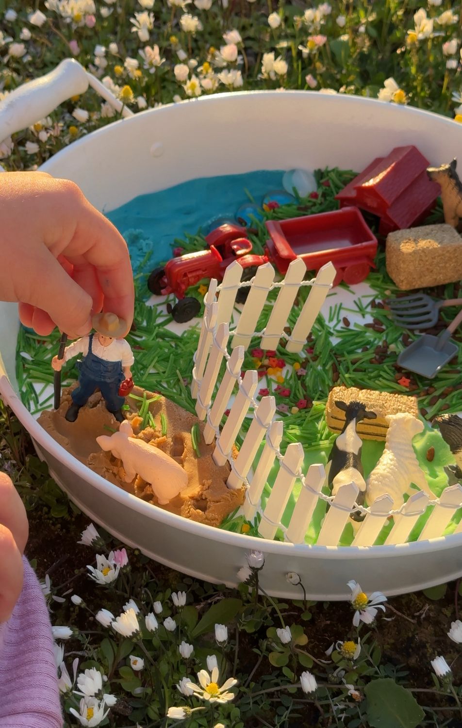 θεματικο σετ με θεμα τη φαρμα, play kit δημιουργικης απασχολησης με θεμα τη φαρμα, πλαστελινες, μινιατουρες φαρμας, ηχους ζωω