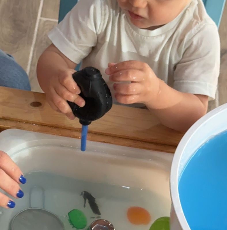 το παιδι ενισχυει τη λεπτη κινητικότητα με σταγομετρο