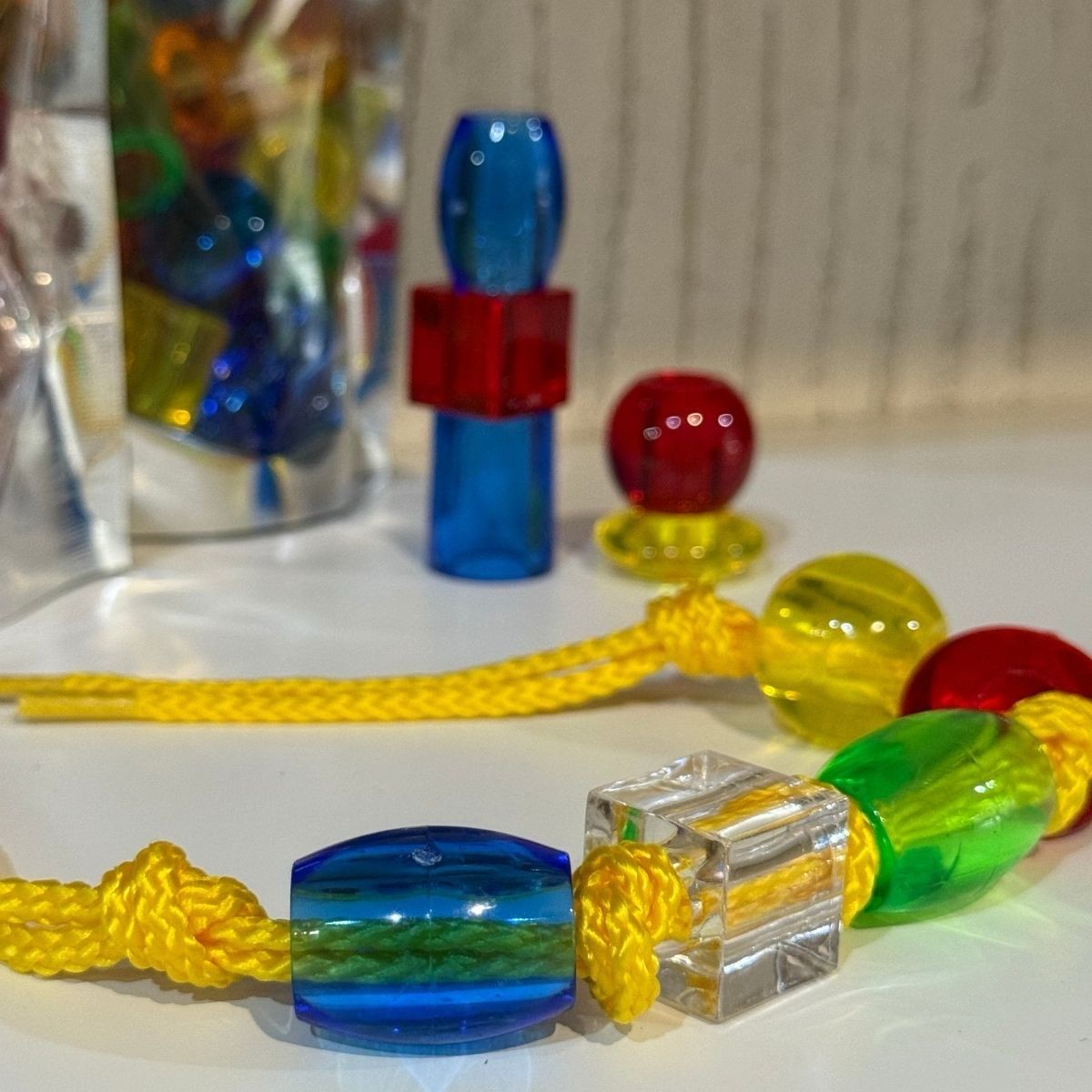 Ημιδιαφανείς Χάντρες Με Κορδόνι