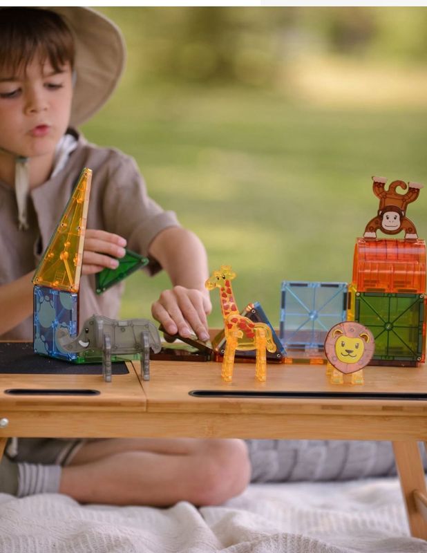 αγαπημενο safari για τα παιδια μεσα απο ατελειωτες κατασκευες με τα μαγνητικα πλακιδια magnatiles