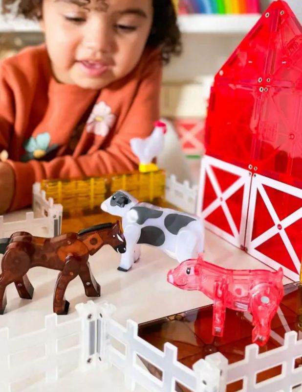 μαγνητικα τουβλακια magnatiles με θέμα τη φάρμα, περιλαμβανουν τα ζωακια της φάρμας, μικρές φιγουρες μαγνητακια και μαγνητικα