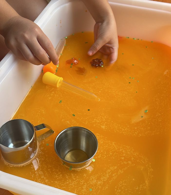 Φθινοπωρινό Messy Play