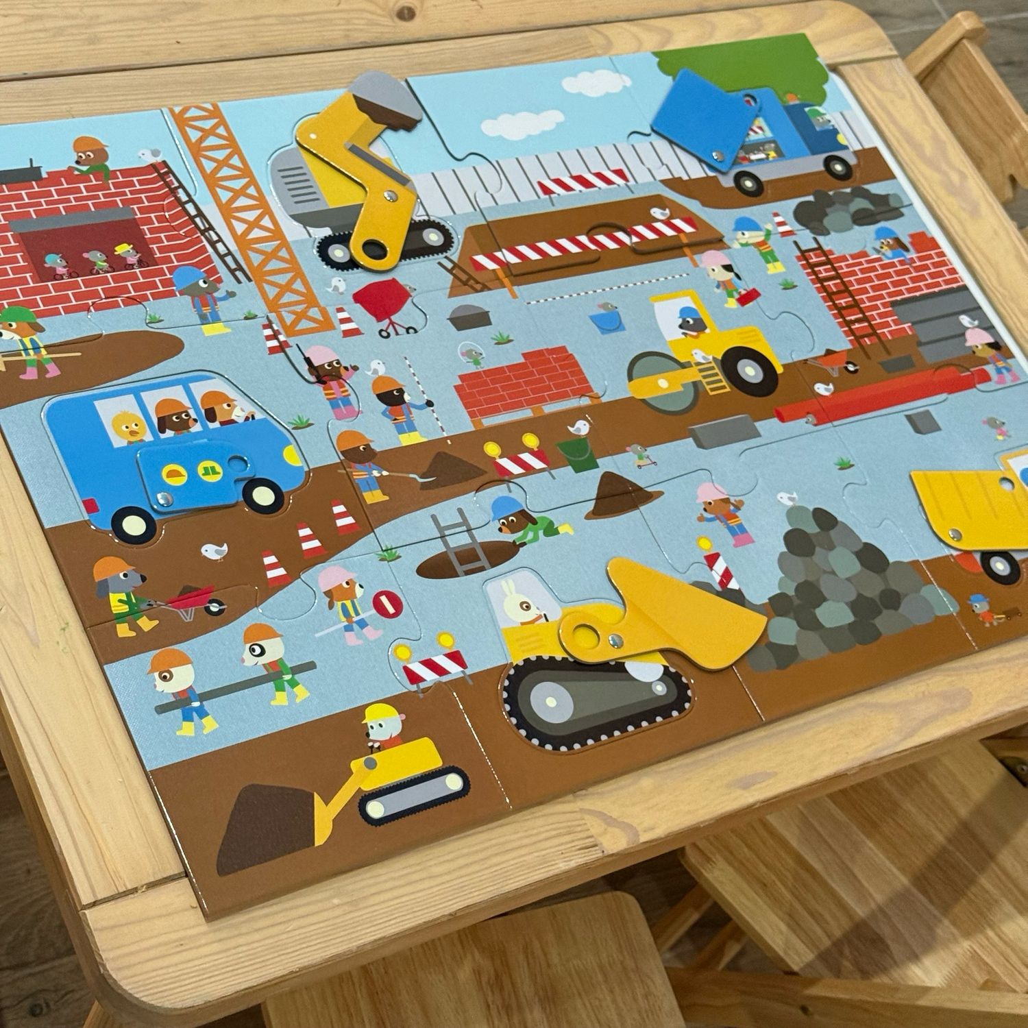 Παζλ γίγας 12+5 τεμαχίων &#39;Κατασκευαστικά οχήματα με κίνηση&#39;