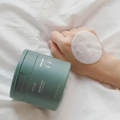 HOW &amp; WHEN TO APPLY

Wipe with the embossed side to exfoliate and remove dead skin cells. Gently pat to boost absorption. Use after cleansing as part of both your morning and night skincare routine. With mild ingredients, Heartleaf 77% Toner Pads may be used every day