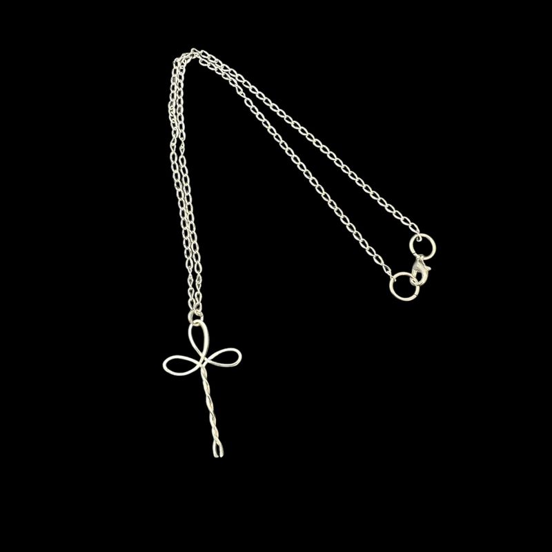 PENDENTIF CROIX EN INOX SUR CHAINE