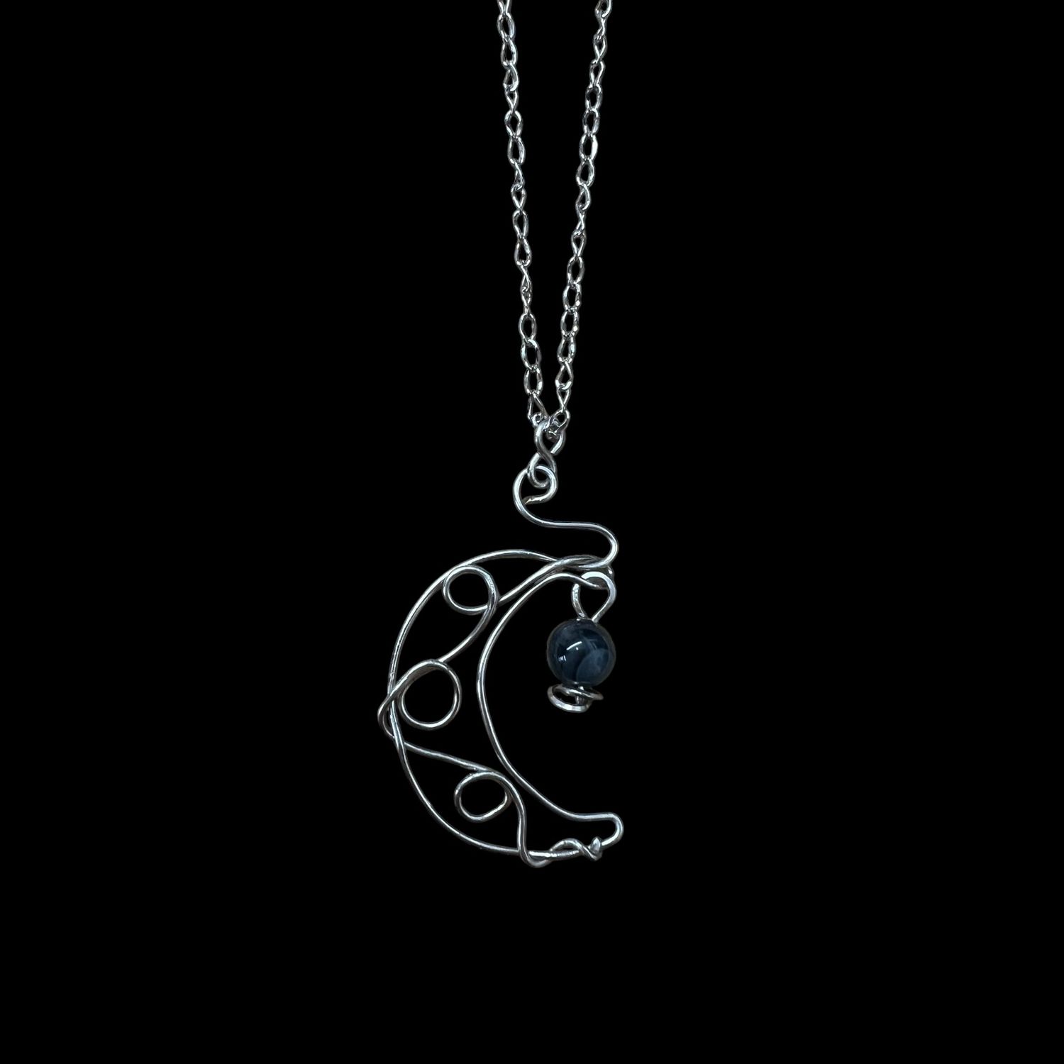 PENDENTIF CROISSANT DE LUNE ET AGATHE NOIRE