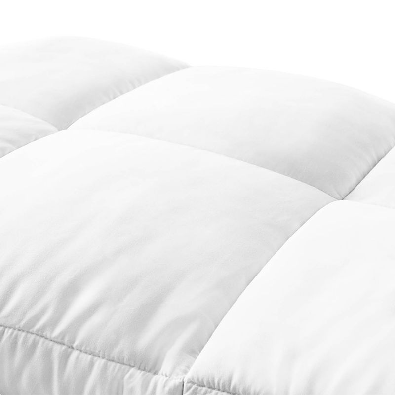 Weekender Down Alternative Microfiber Comforter White