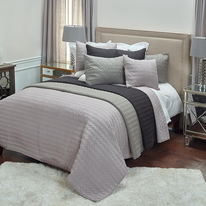 Rizzy Home Quilt, Grey Diamond Pattern