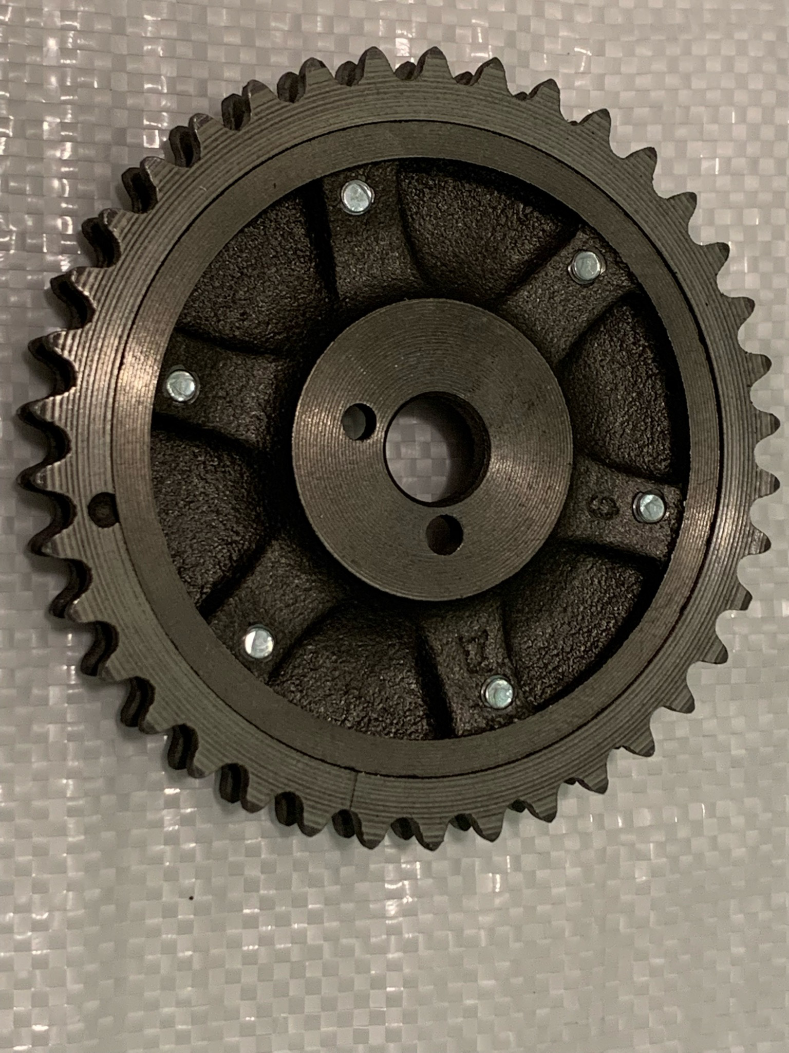 Установка разрезной шестерни ваз. Шестерня распредвала нива 21213. Установка разрезной шестерни ваз. Разрезная шестерня ваз 2106. Разрезная шестерня на ауди 80 2,0.