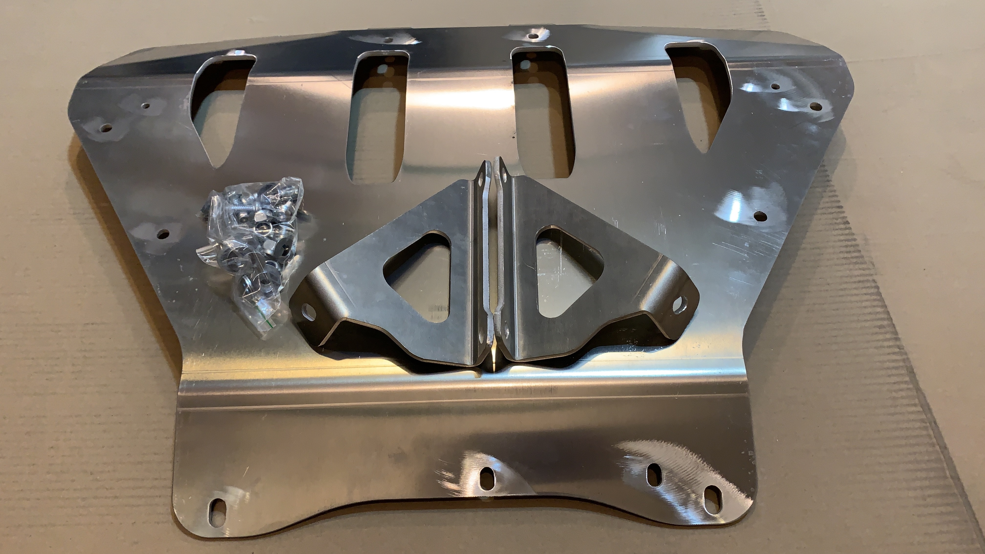 Поддон картера 2123 шевроле. Защита двигателя ваз 2123 нива шевроле. Защита картера двигателя шевроле нива 2020. Картер двигателя нива. Защита картера двигателя нива шевроле.