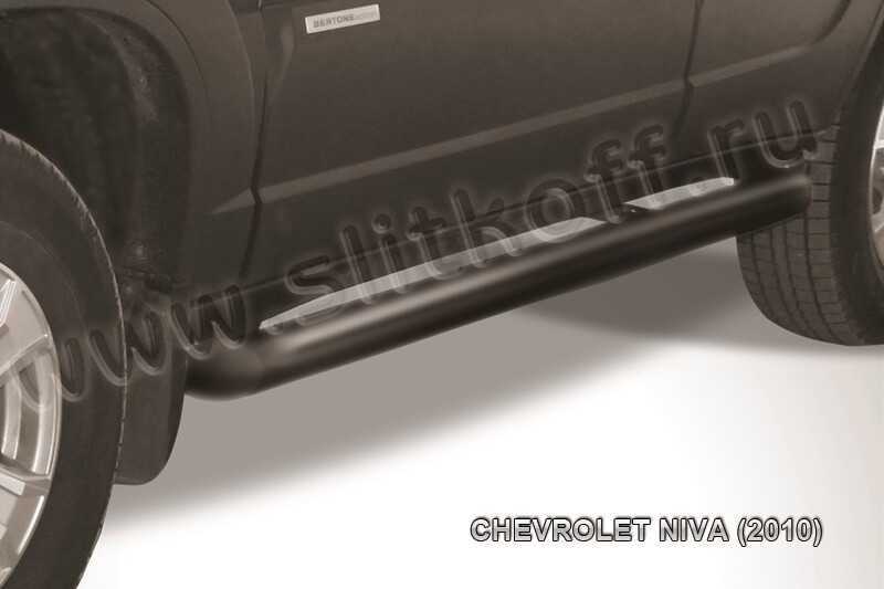 Пороги стальные Chevrolet Niva (2009-2020) d76 труба (серебристые)