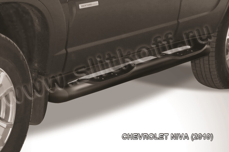 Пороги стальные Chevrolet Niva (2009-2020) d76 с проступями (серебристые)