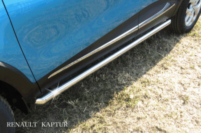 Пороги из нержавейки Renault Kaptur 2WD (2012-2019) d57 труба (черный цвет)