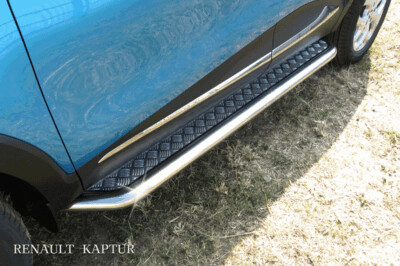 Пороги из нержавейки Renault Kaptur 2WD (2012-2019) d57 с алюминиевым листом (черный цвет)