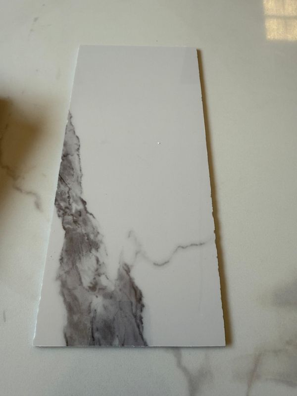 MUESTRA CALACATTA WHITE | Textura: Super brillant + | Placa decorativa