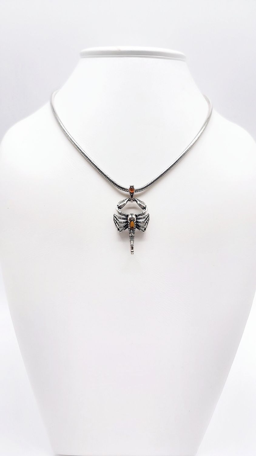Skorpion Sternzeichen Anhänger – 925 Silber &amp; Bernstein