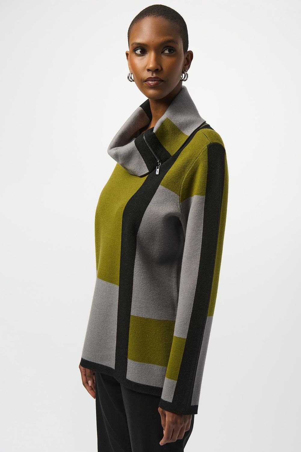 253911 Sweater, Size: Small