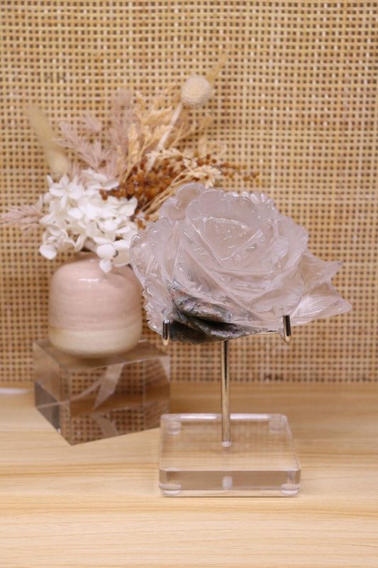 Garden Quartz Flower Carving Plus Stand | 553g