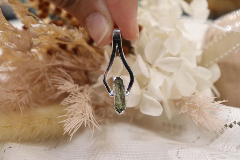 Moldavite Pendant | Eye 2.2g