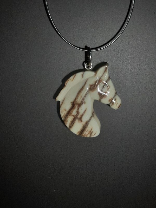 Mammut Elfenbein Pferdekopf