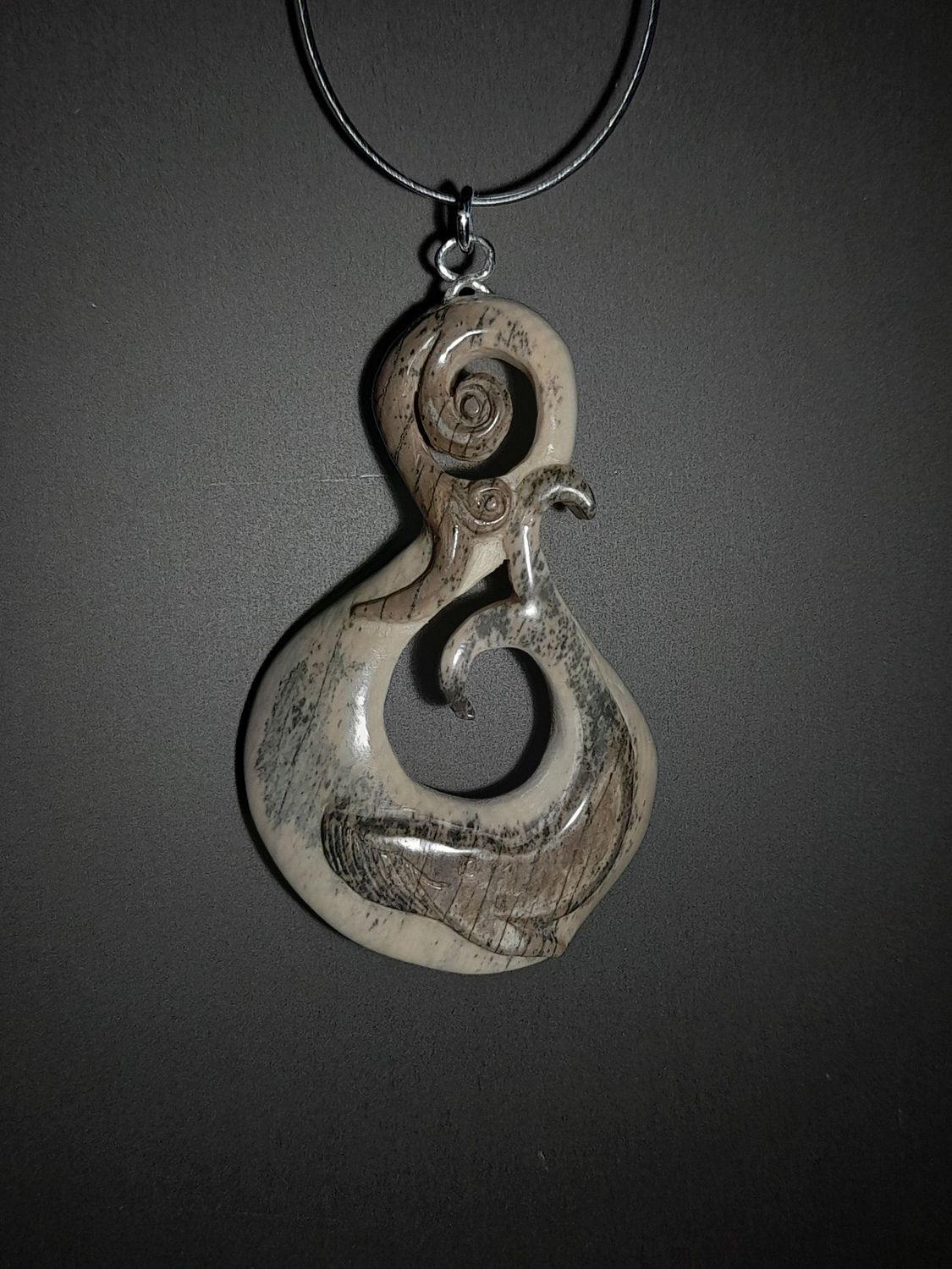 Mammut Elfenbein Ornament mit Wal