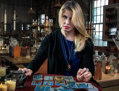 PSYCHICS &amp; READINGS