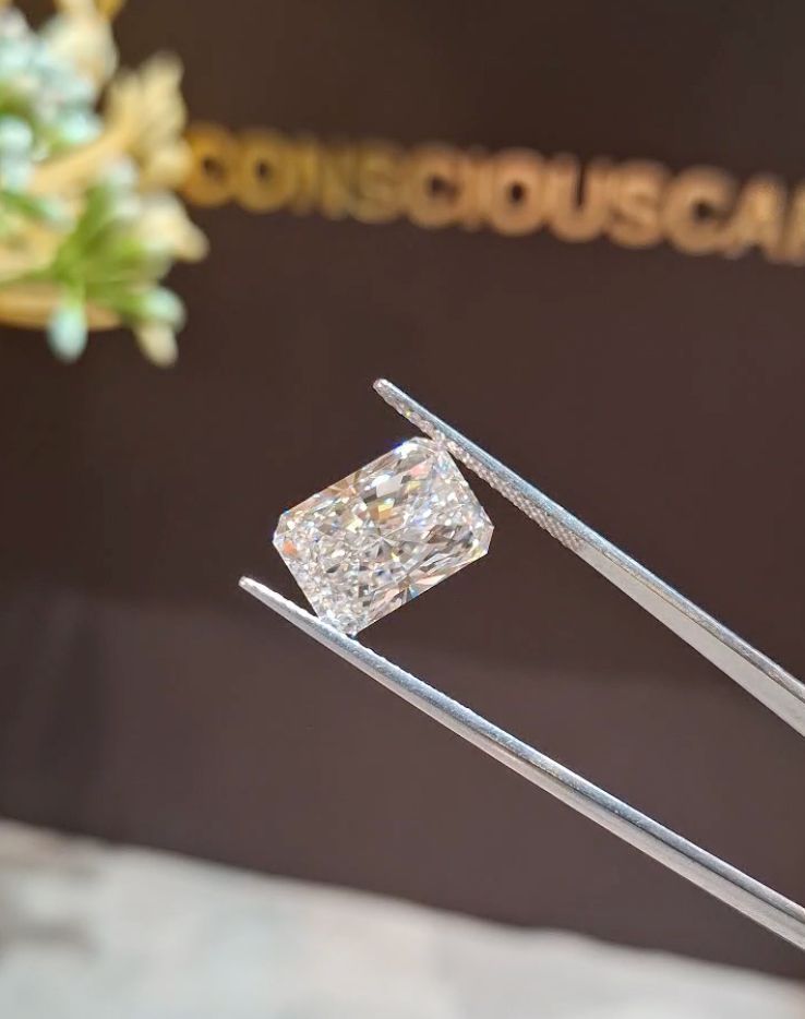 5ct Radiant Cut (D-E-F)