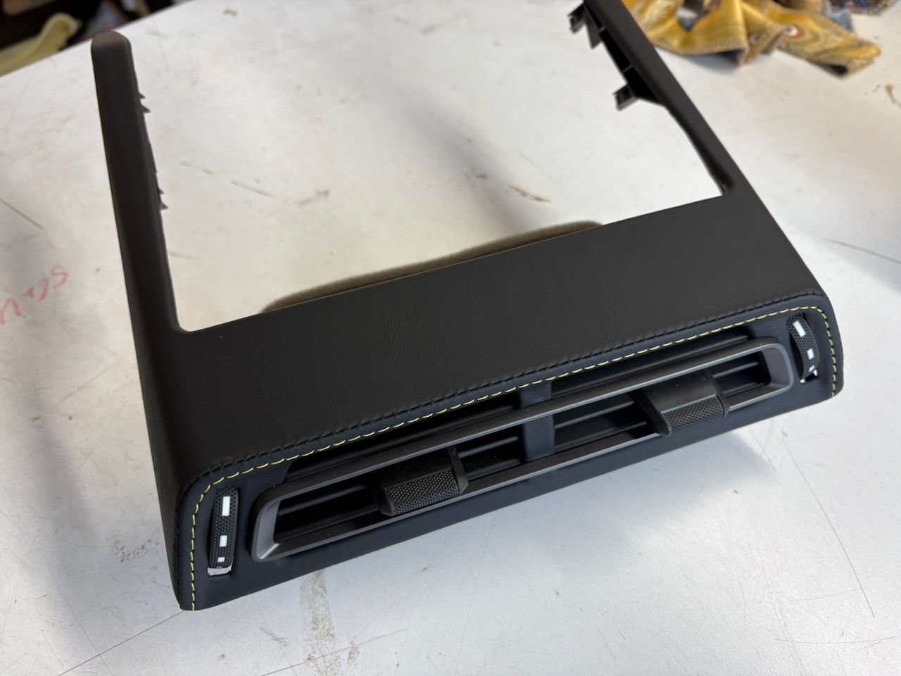 Extended Dashboard in Leather