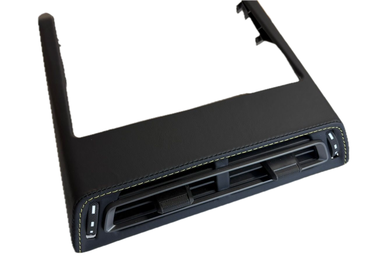 Extended Dashboard in Leather