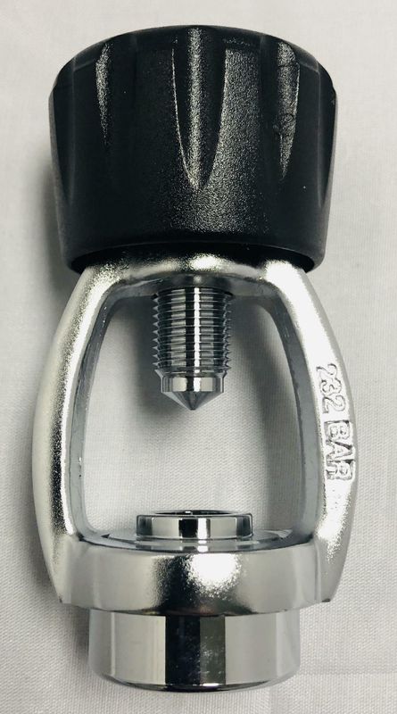 DIN to Yoke Screw On Converter AC370