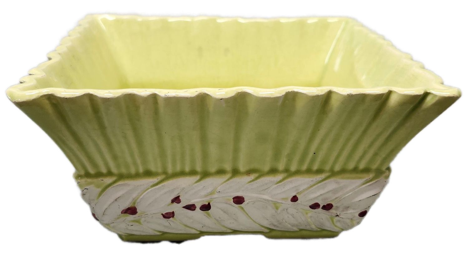 SQUARE CERAMIC BOWL 7&quot; - GREEN HOLLY