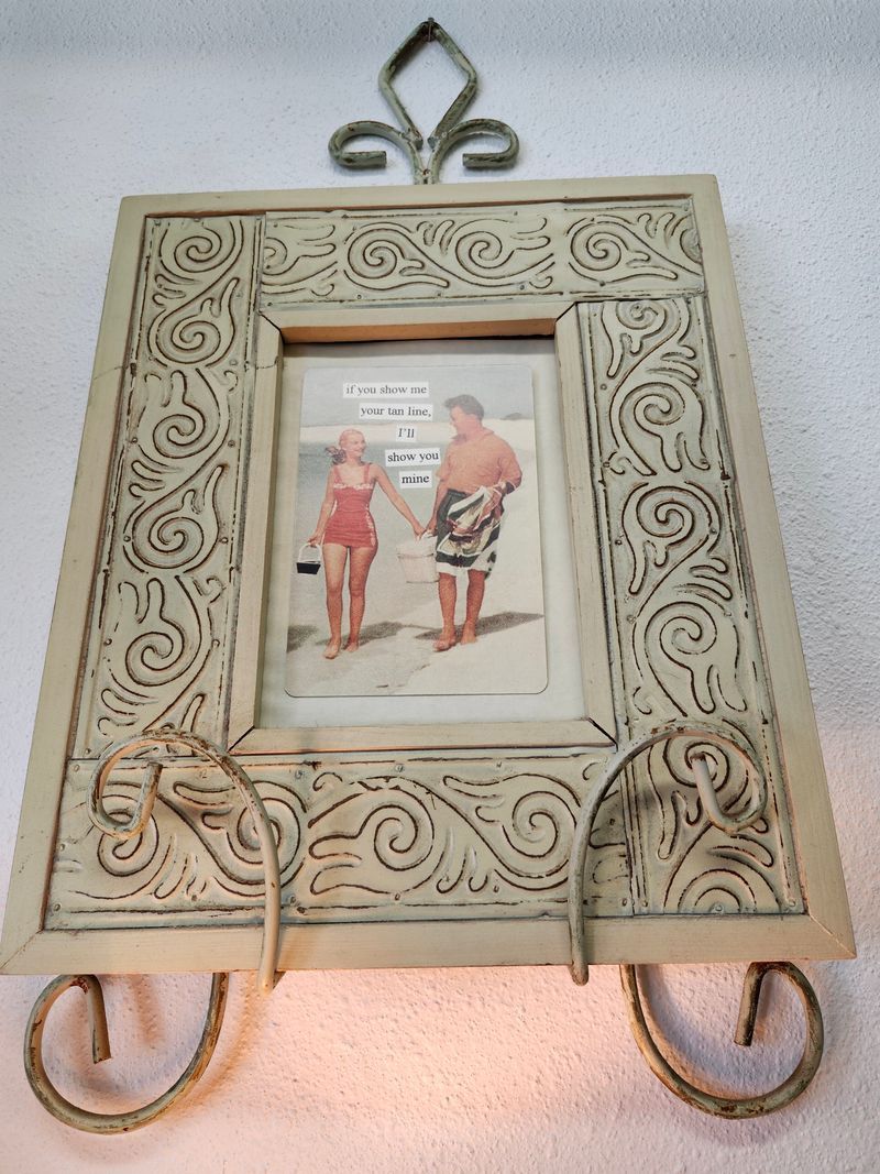 FRAME 11X13 W/HANGER - FUNNY BEACH